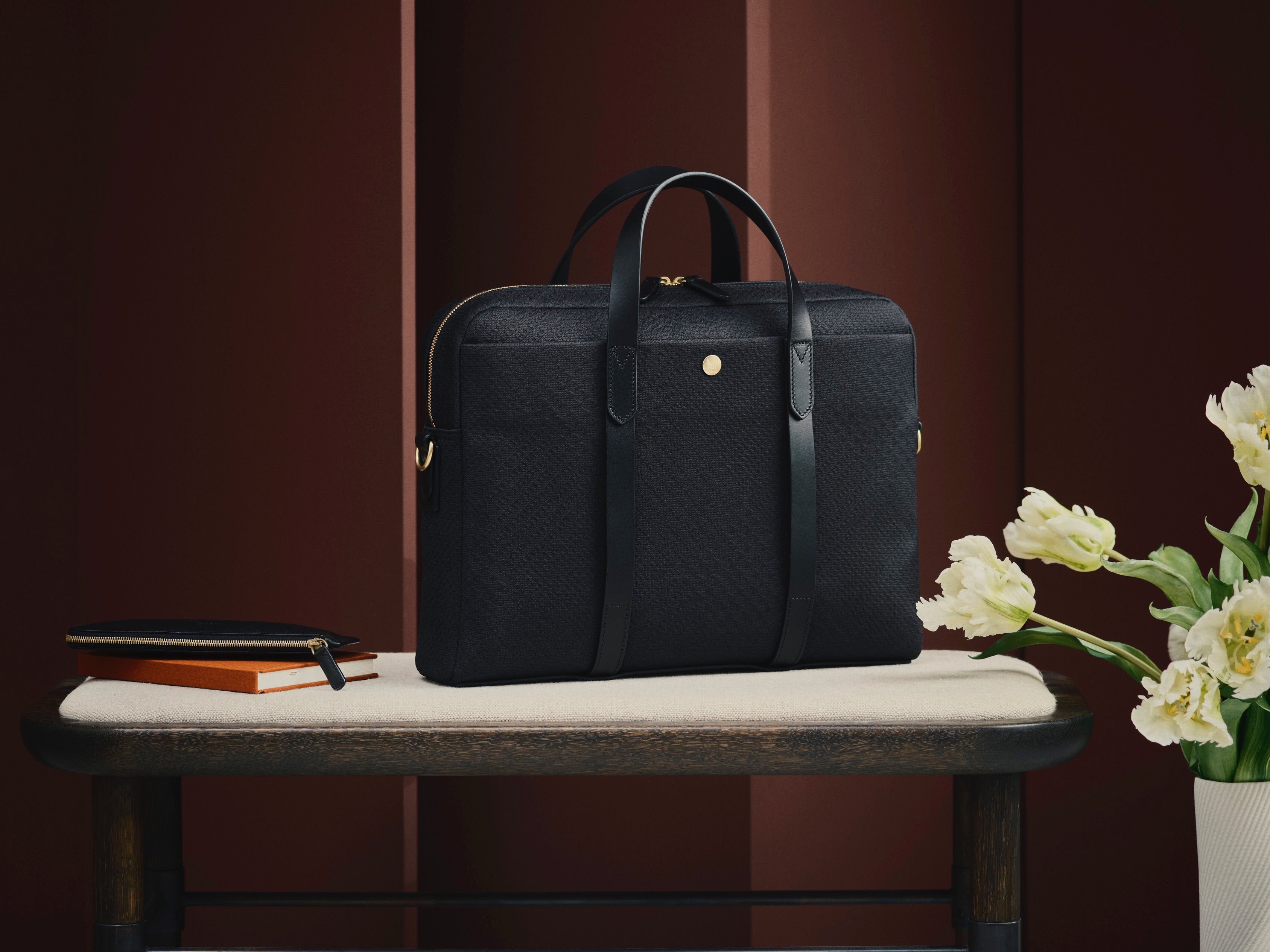 M/S Aspire, Haptic Black/Black – Signature Jacquard Slim Briefcase